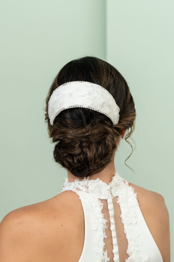 Tiara de novia con flores azules
